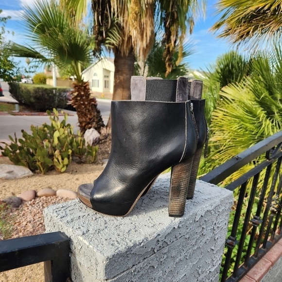 RARE‎ Diesel  Ankle Booties - Picture 3 of 13